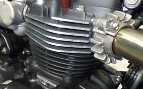 TRIUMPH BONNEVILLE BOBBER 2025