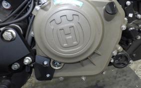 HUSQVARNA SVARTPILEN 401 2022