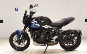 TRIUMPH TRIDENT 660 2025