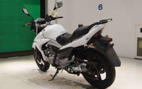 SUZUKI GSR250