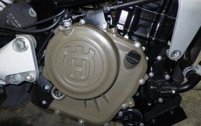 HUSQVARNA SVARTPILEN 401 2022