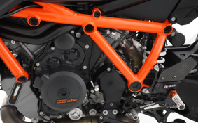 KTM 1290 SUPER DUKE R 2020 V3940
