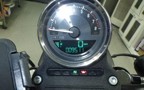 HARLEY XL883N 2013