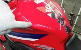 HONDA CBR650R E-Clutch 2025 RH17