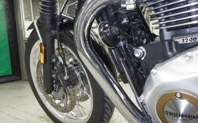 TRIUMPH BONNEVILLE T120 2025