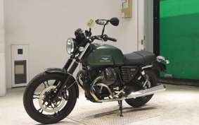 MOTO GUZZI V7 STONE 2014