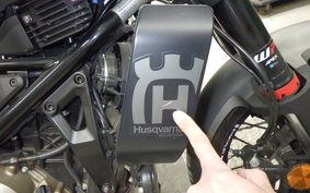 HUSQVARNA SVARTPILEN 401 2024
