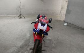 HONDA CBR1000RR R 2025 SC82