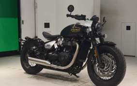 TRIUMPH BONNEVILLE BOBBER 2025