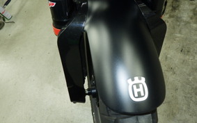 HUSQVARNA SVARTPILEN 401 2022