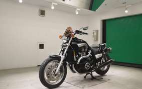 YAMAHA VMAX 2000