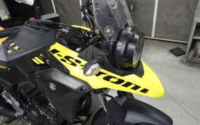 SUZUKI Vｽﾄﾛｰﾑ250