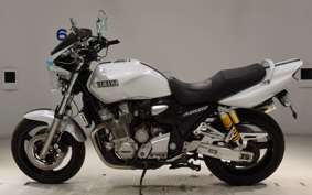 YAMAHA XJR1300 2015