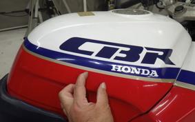 HONDA CBR1000F 1989 SC24