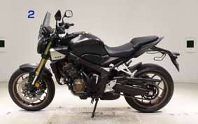 HONDA CB650R E-Clutch 2025 RH17