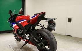 HONDA CBR1000RR R 2025 SC82