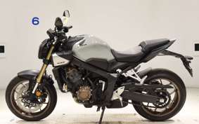 HONDA CB650R E-Clutch 2024 RH17