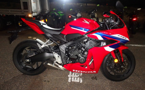 HONDA CBR650R E-CLUTCH 2025 RH17