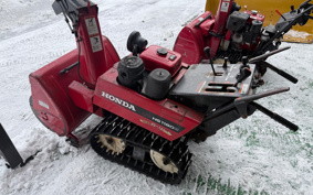 HONDA  SNOW BLOWER  MACHINE 