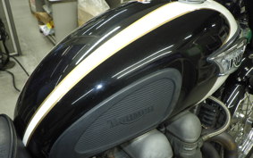 TRIUMPH BONNEVILLE T100 2006