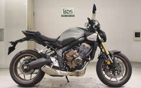 HONDA CB650R E-Clutch 2025 RH17