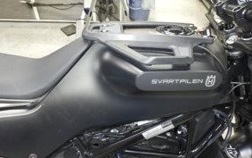 HUSQVARNA SVARTPILEN 125 2025
