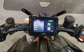 KTM 1290 SUPER  DUKE R V3940