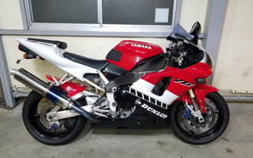 YAMAHA YZF-R1 1999 RN01