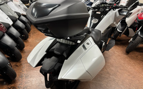 HONDA NM4 VULTUS -02 2017 RC82