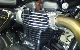 TRIUMPH STREET TWIN 2021