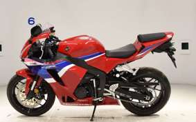 HONDA CBR600RR 2025 PC40
