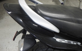 SUZUKI GSR250