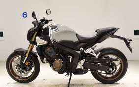 HONDA CB650R E-Clutch 2024 RH17