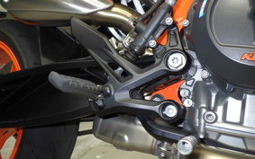 KTM 890 DUKE R 2022