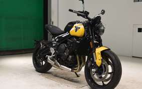 TRIUMPH TRIDENT 660 2025