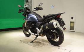 MOTO GUZZI V85 TT 2022