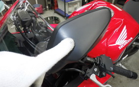 HONDA CB650R E-Clutch 2026 RH17