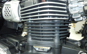 TRIUMPH BONNEVILLE T100 2016