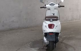 VESPA PRIMA BEIGE RA125 M8251