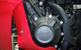 HONDA CBR650R E-Clutch 2025 RH17