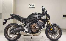 HONDA CB650R E-Clutch 2025