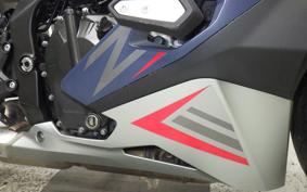 KAWASAKI ZX-25R 2002 ZX250E