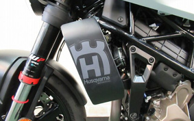 HUSQVARNA SVARTPILEN4 2024