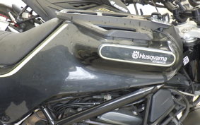 HUSQVARNA SVARTPILEN 401 2018