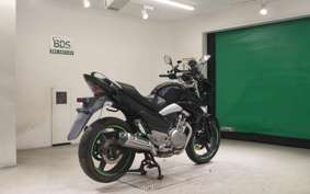 SUZUKI GSR250