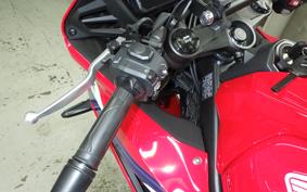 HONDA CBR650R E-Clutch 2025 RH17