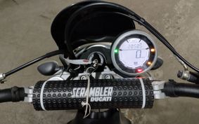 DUCATI SCRAMBLER DESERT SU RED 2017 KB01JA