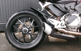 DUCATI STREETFIGHTER V2 2022 3F00
