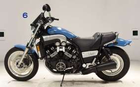 YAMAHA VMAX 2000