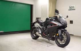 HONDA CBR650R E-Clutch 2025 RH17